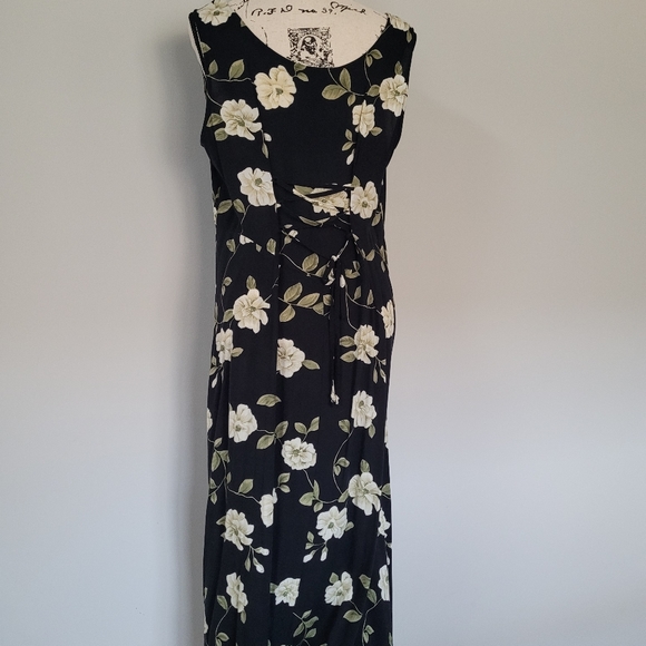 Flowered Maxi Dress - Picture 8 of 12